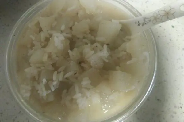 鱼汤萝卜丁泡饭