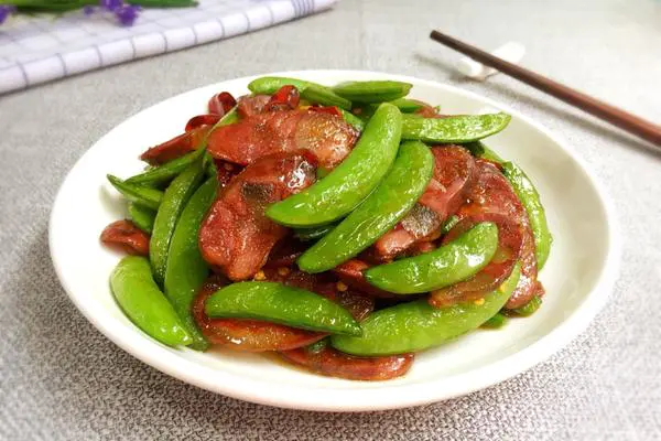 腊肠炒荷兰豆