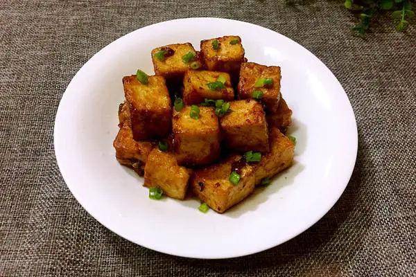 黄豆酱焖煮豆腐