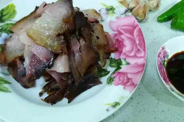蒸自制腊肉