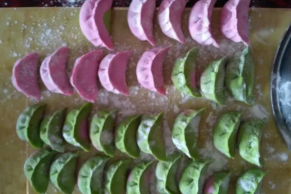 彩色蔬菜汁饺子