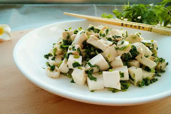 香椿芽拌豆腐