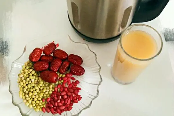 红枣花生豆浆