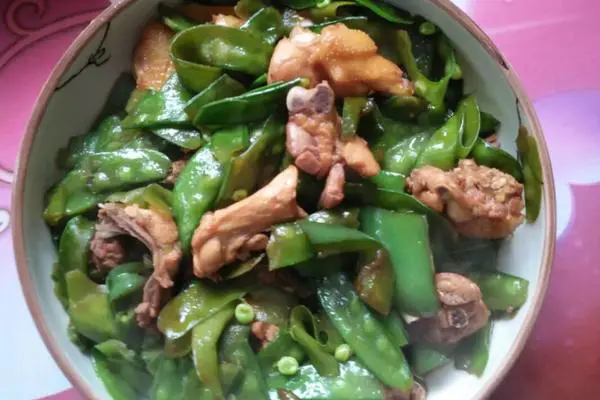 鸡炒荷兰豆