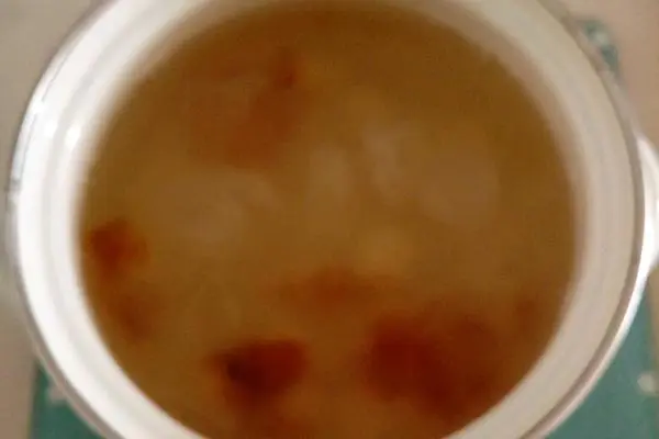 桃胶丑耳莲子羹
