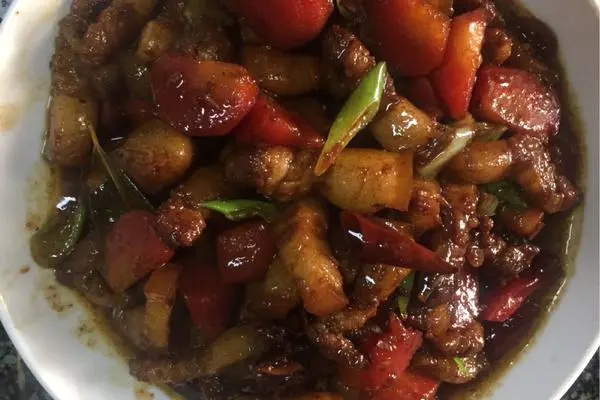 胡萝卜红烧肉