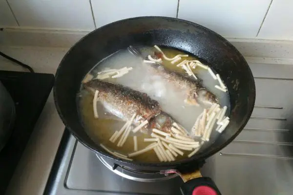通草鲫鱼汤