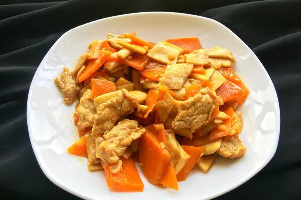 鸡腿菇炒肉片