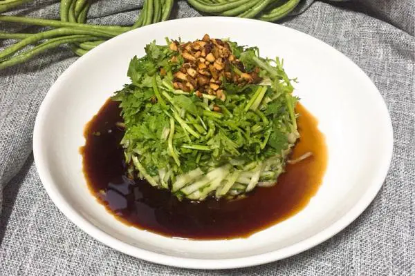 青瓜拌香菜