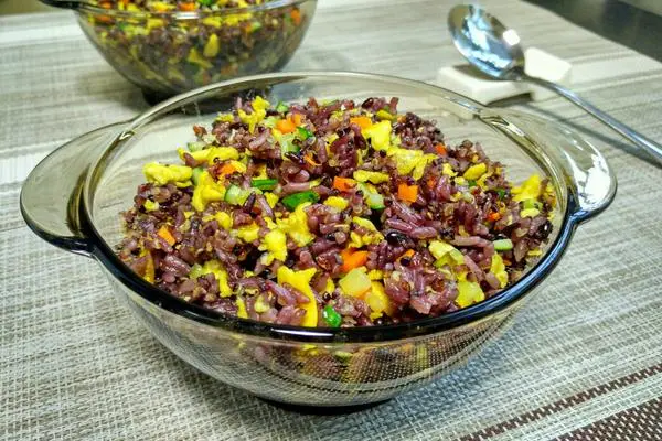 三色藜麦杂蔬蛋炒饭