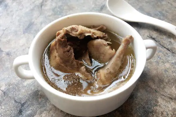 白芍枸杞炖鸽子