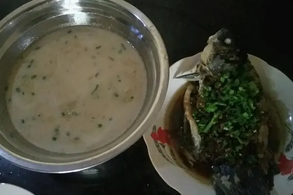 鲫鱼汤（一鱼两吃）