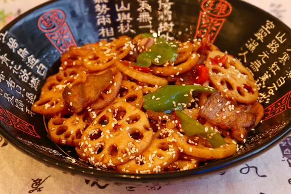 莲藕五花肉香锅