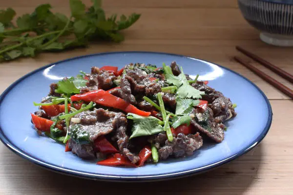 爆炒香菜牛肉