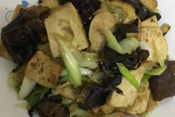 木耳大葱煎豆腐