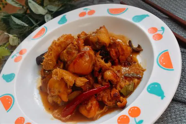 猴头菇炖鸡腿