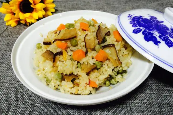 豌豆腊肉焖饭