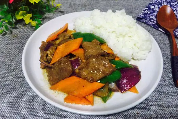黑胡椒牛肉饭