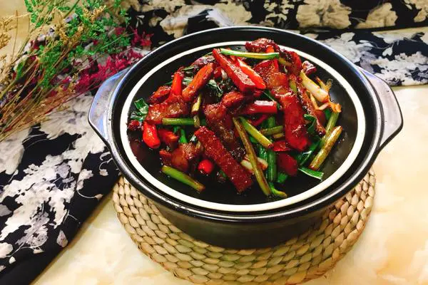 干锅香干腊肉