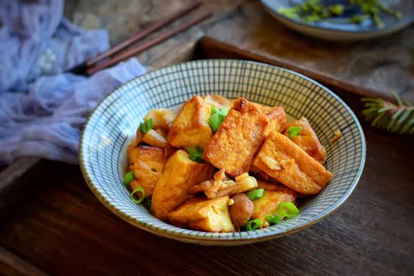 五花肉炖豆腐