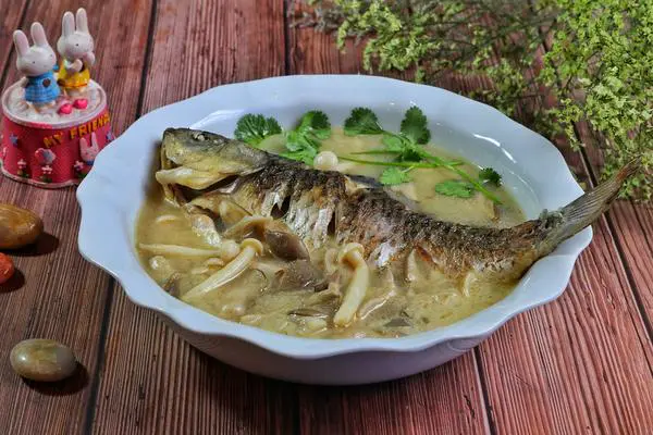 鲜菇鲫鱼汤