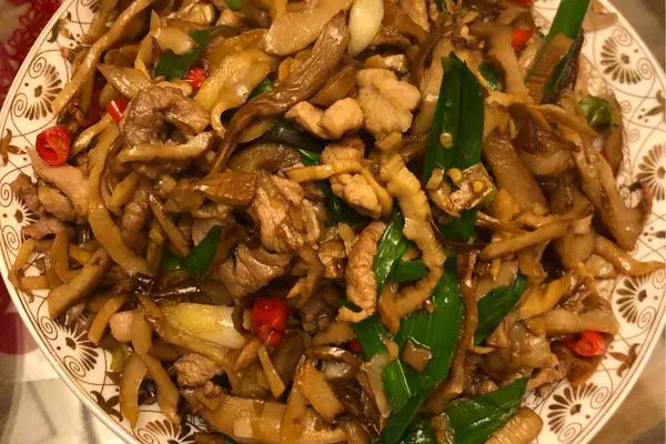 油焖烟笋 烟笋丝笋干炒肉