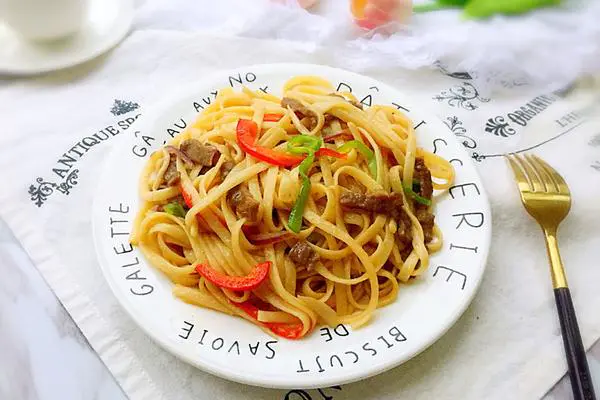 黑椒牛排炒意面