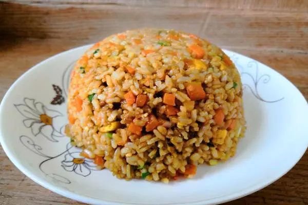 胡萝卜炒饭