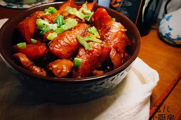 川式-胡萝卜红烧肥肠