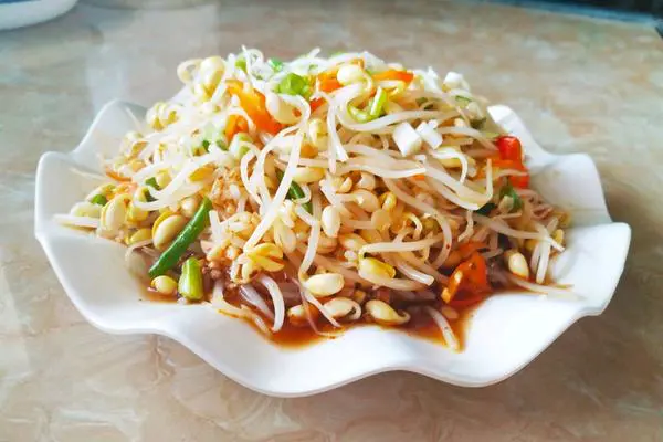 凉拌黄豆芽
