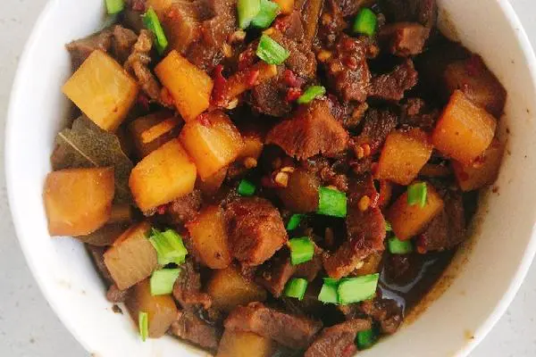 牛肉炖萝卜