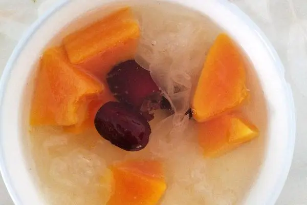 木瓜银耳红枣羹