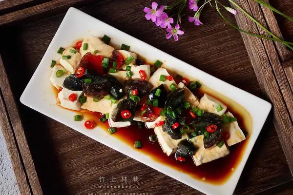 凉拌皮蛋豆腐