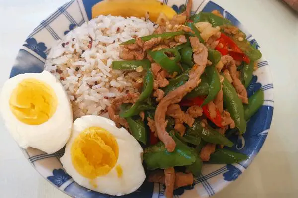 青椒肉丝盖浇饭