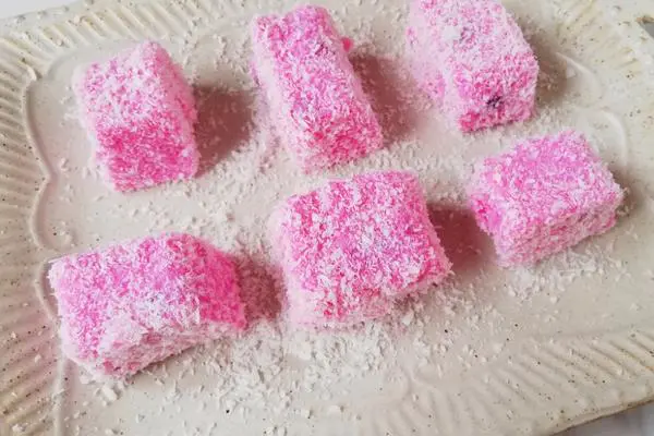 奶香蔓越莓火龙果牛奶小方