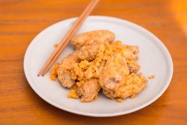 【咸蛋黄鸡翅】鸡翅还能这样吃?!零失败快手菜说的就是它了吧~
