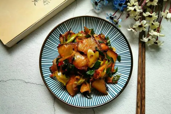 蒜苗炒薰肉