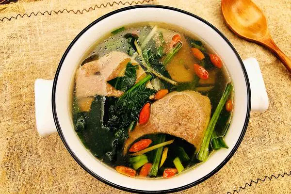 菠菜猪肝汤
