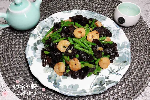 虾仁木耳烩豇豆(清脂减肥)