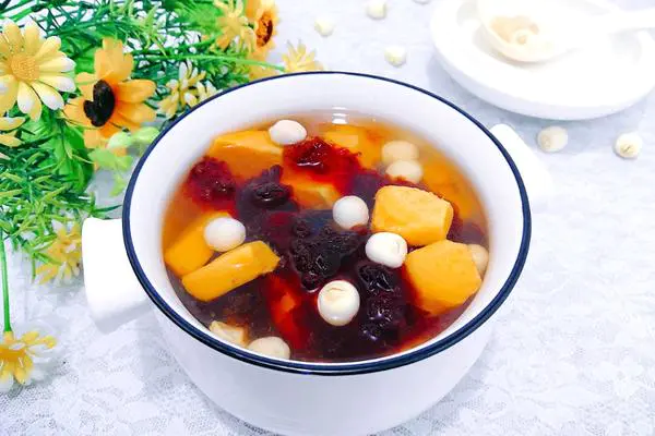 莲子桃胶红薯汤