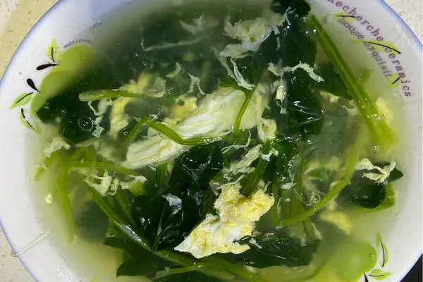 菠菜鸡蛋粉丝汤