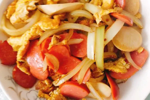 火腿洋葱炒鸡蛋