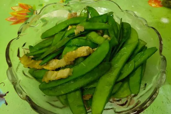 五花肉炒荷兰豆