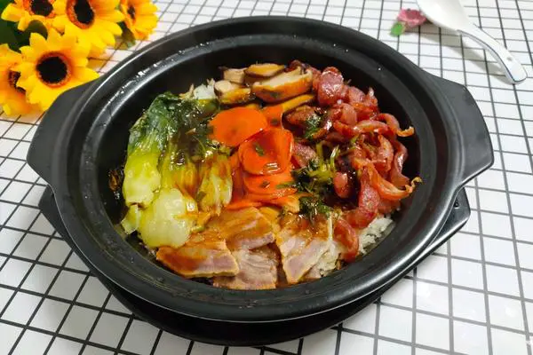 腊肠煲仔饭