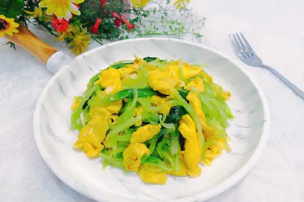 莴笋炒鸡蛋