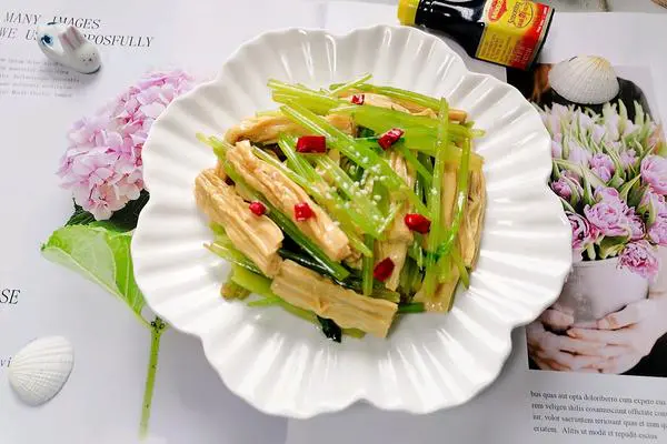 芹菜拌腐竹