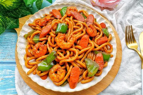 黑椒虾仁火腿乌冬面