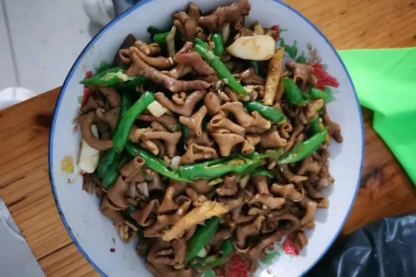 爆炒尖椒鸡肠