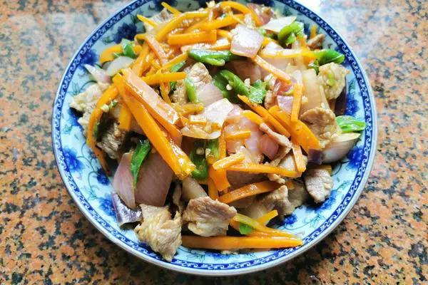 洋葱胡萝卜炒肉