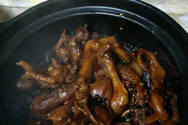 自创周黑鸭